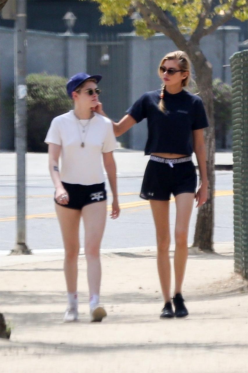 Kristen Stewart And Stella Maxwell Lesbian Pics Are Too Hot