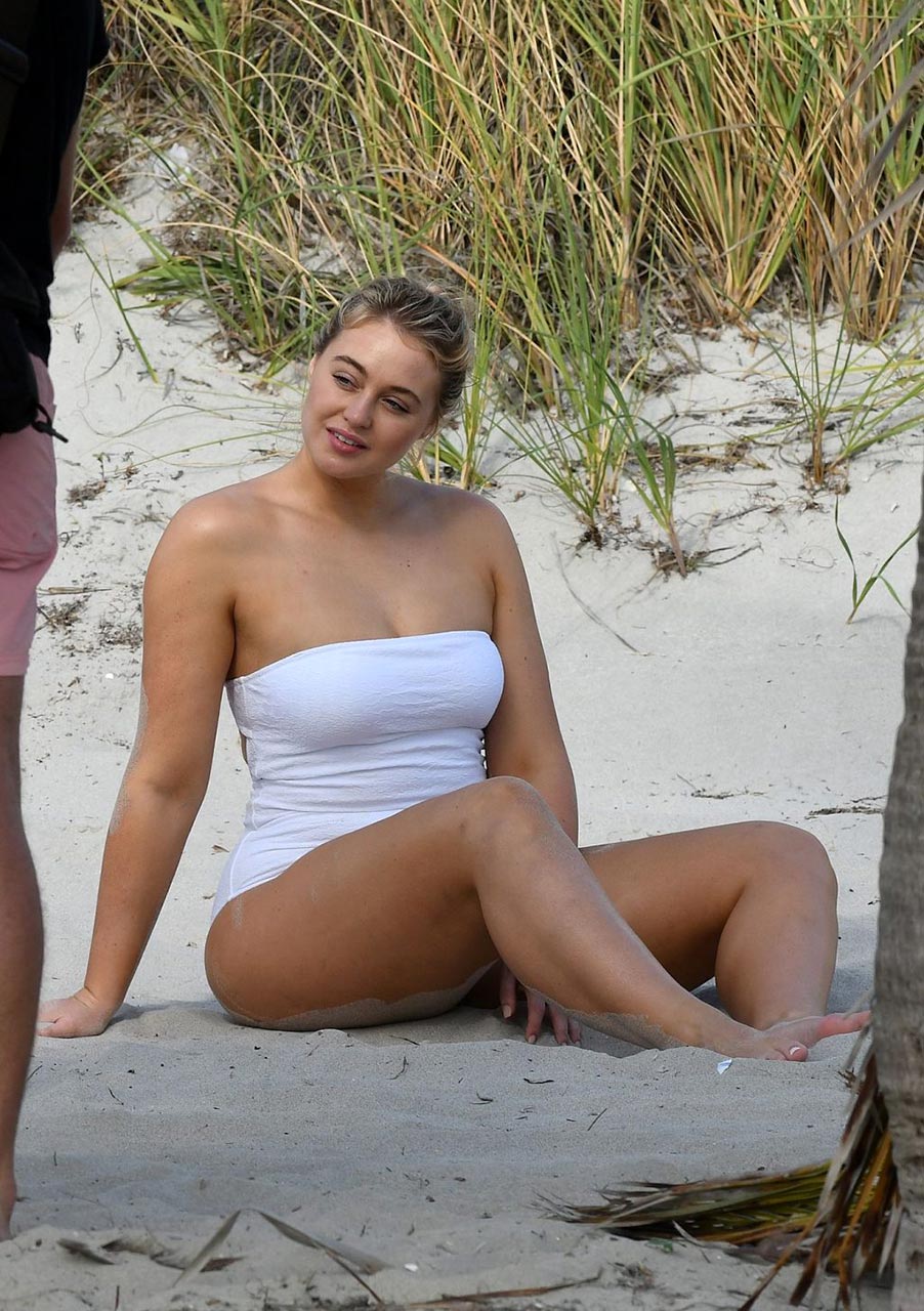 Iskra Lawrence Nude And Topless Pics And Leaked Porn