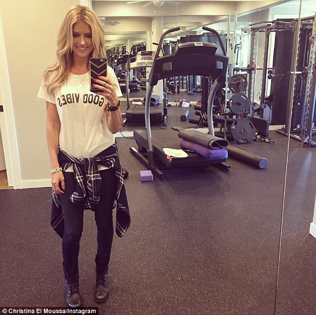 Christina El Moussa Sends A Positive Message While At Lax Daily Mail