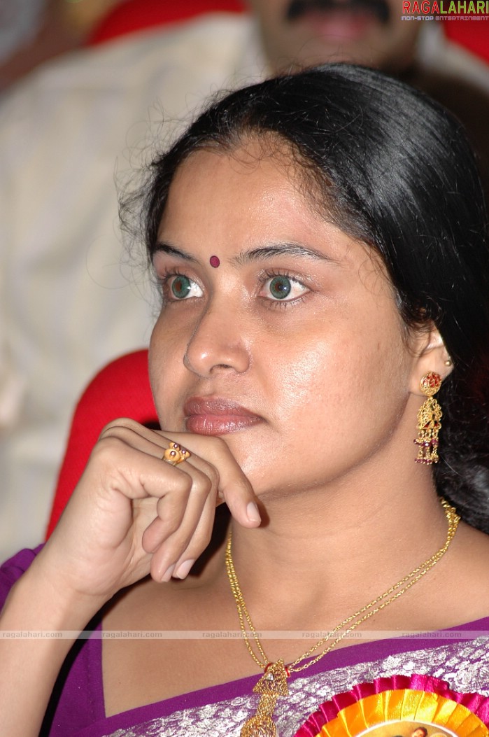 Tollywood Aunties And Actresses Pragathi Aunty Looking