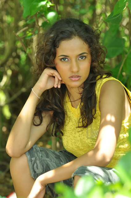 Sri Lankan Models And Actress Udari Warnakulasooriya