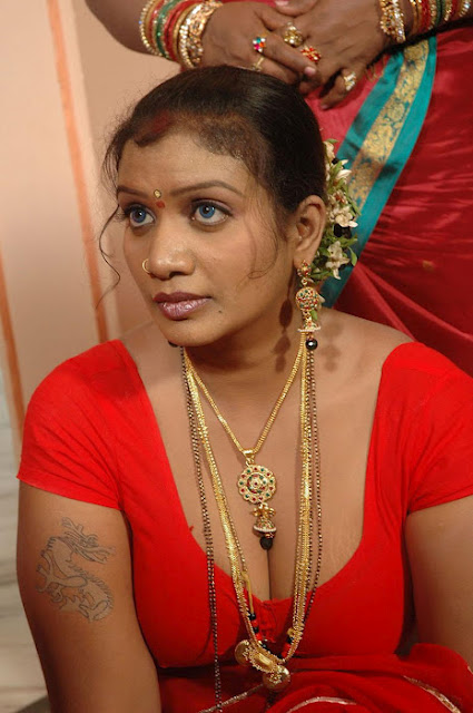 Tamil Desi Mallu Aunty Actress Mallika Hot And Spicy Photo