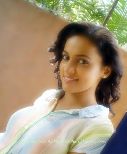 Hot And Sexy Srilankan Actress Udari Warnakulasooriya