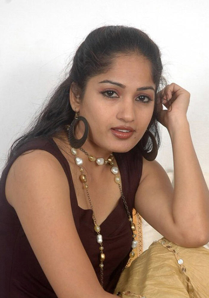Latha Actress Image