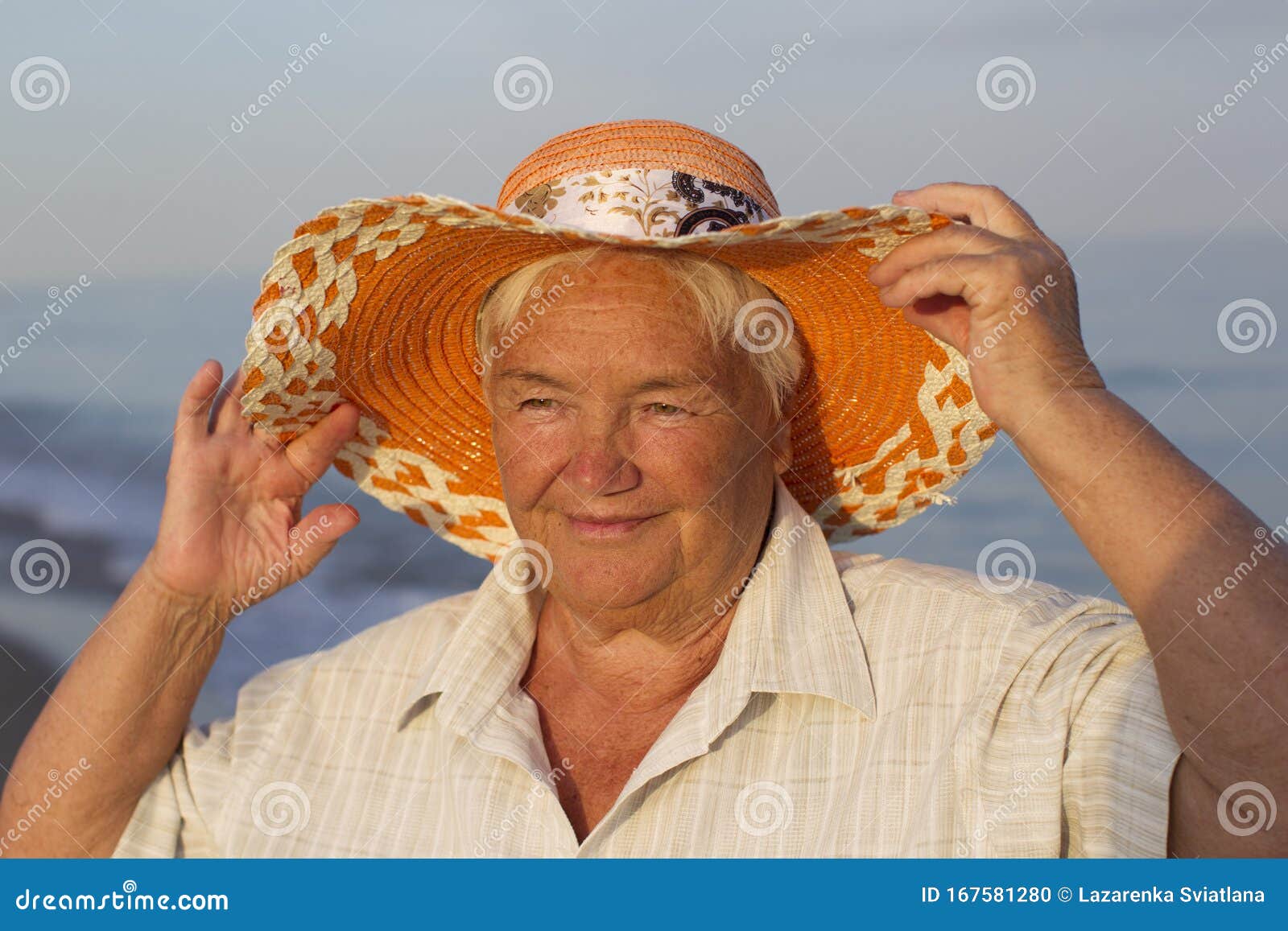 Oma Im Urlaub Stockfoto Bild Von Fällig Zurückgezogen 167581280