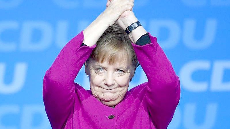 Großer Zapfenstreich Für Merkel „farbfilm“ Und Etwas Gefühl General