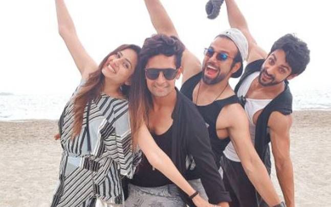 Ravi Dubey Barges Into Wife Sargun Mehtas Solo Trip With Friends