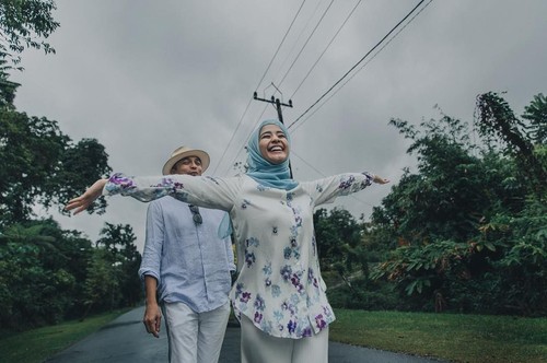 10 Foto Prewedding Romantis Untuk Hijabers Tanpa Bersentuhan
