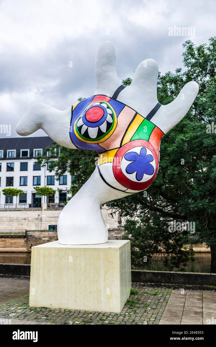 Hanover Germany August 18 2019 Nanas Modern Colorful Sculptures
