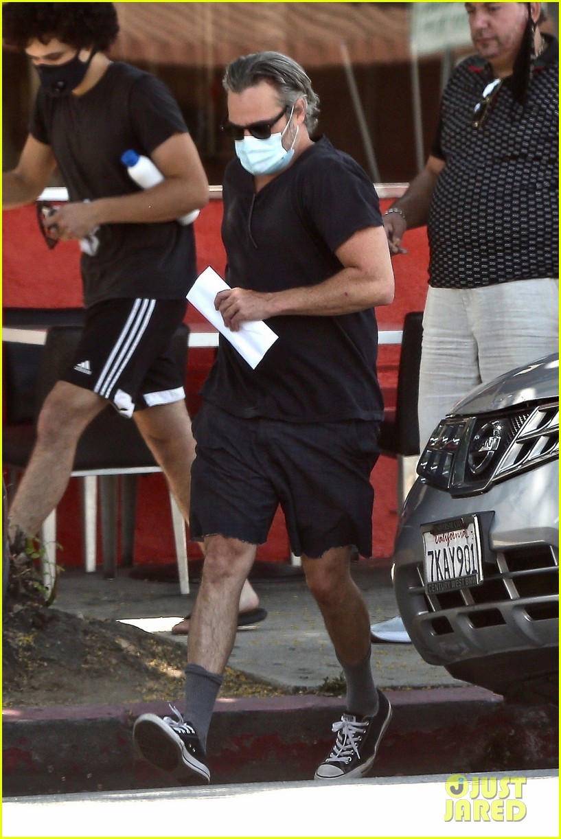 Joaquin Phoenix Heads Out For An Errand Run In La Photo 4476017