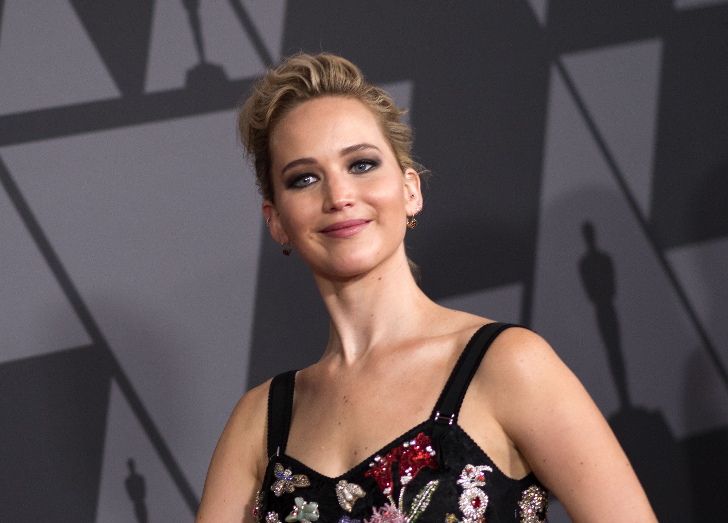 Jennifer Lawrence Is An Asshole To Her Fans According To Jennifer