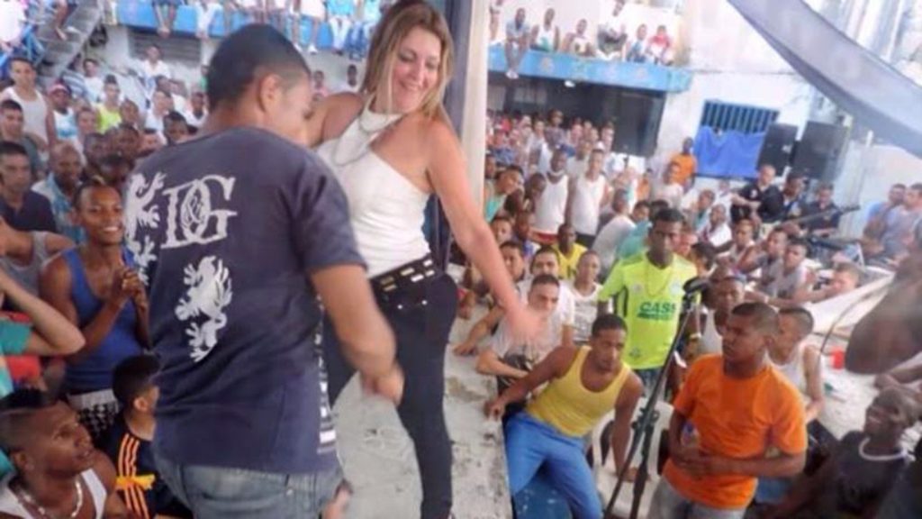 Sexy Prison Warden In Hot Trouble For Twerking For Inmates