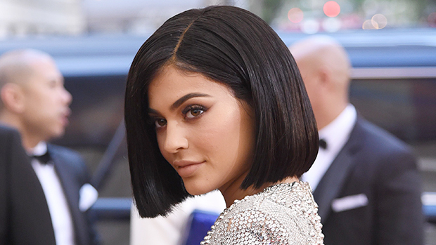 Kylie Jenners Short Hair Makeover She Debuts New Bob — Photo