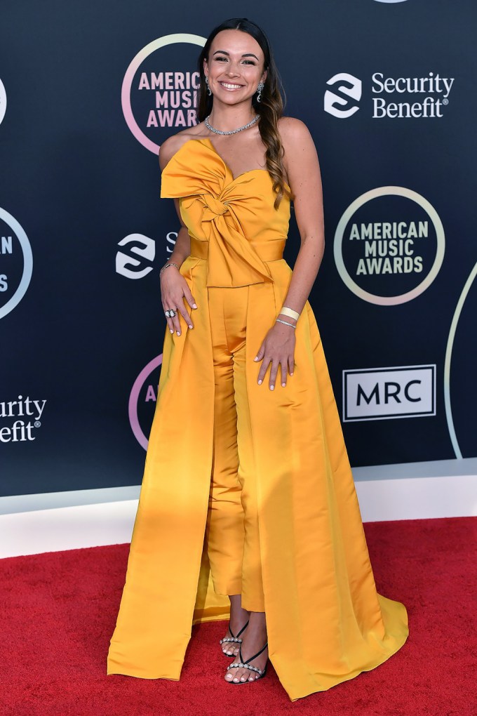 Amas Red Carpet 2021 Photos Of Celebs At American Music Awards