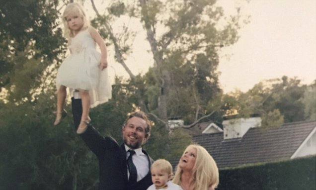 Jessica Simpson Looks Like A Sex Pot In Fathers Day Snap