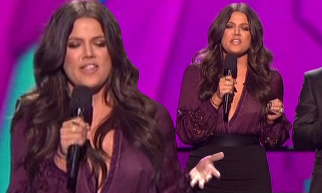 X Factor Usa Khloe Kardashian Exposes Her Nipple As She