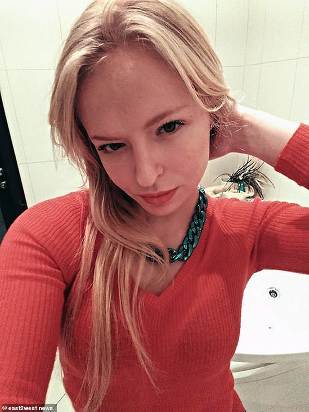 Woman Jailed For Knifing Her Naked 17 Year Old Model Sister Daily