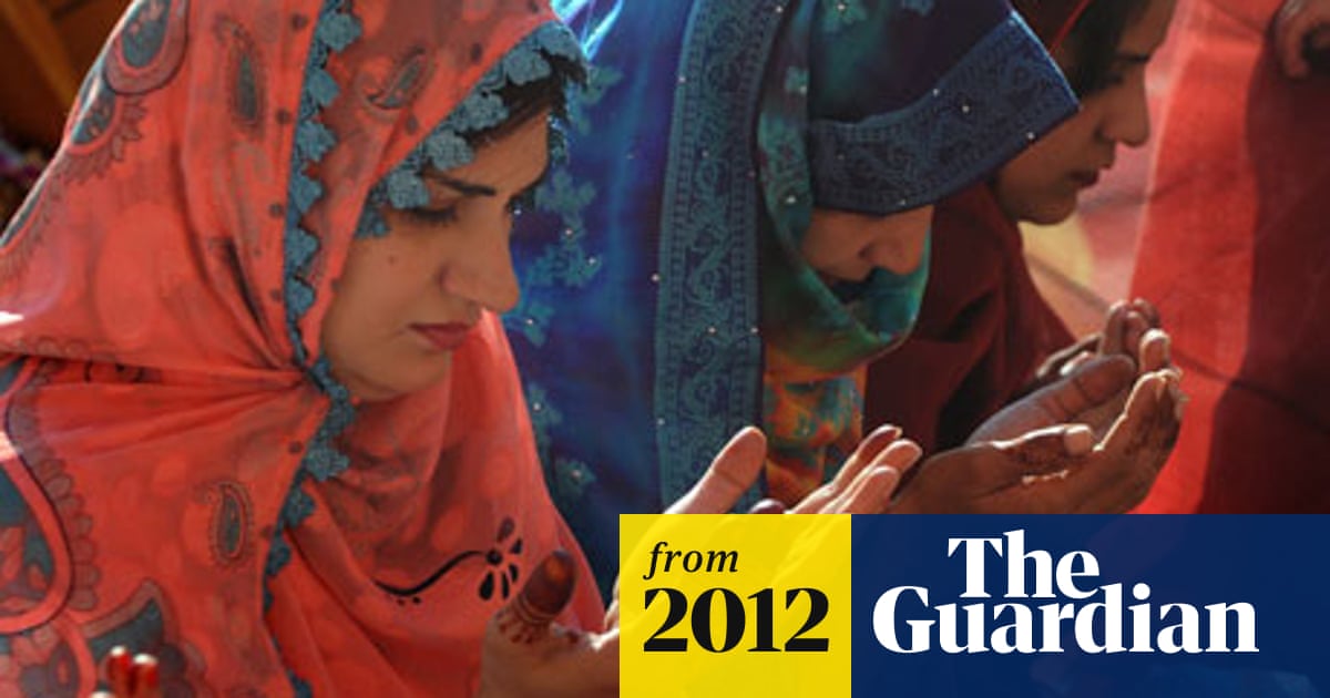 New Wave Of Well Off Pakistani Women Drawn To Conservative Islam