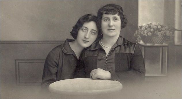 Lesbian Vintage Couple Vintage Lesbian Girls In Love Lesbian
