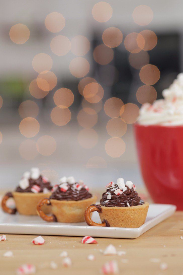 Curl Up On A Cold Day With This Peppermint Hot Chocolate Cookie Cup