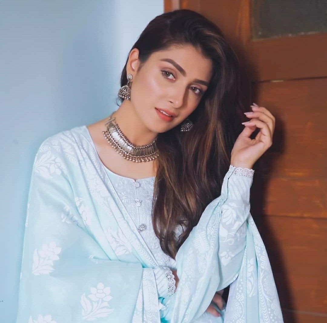 Pin By Mano👸 On Celebrates Ayeza Khan Pakistani Actress Beauty