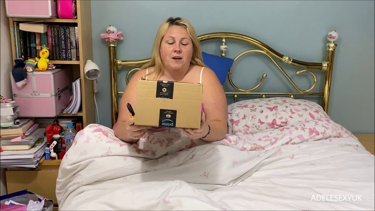 Bbw Adelesexyuk Unboxing Her First Amazon Parcel Youtube