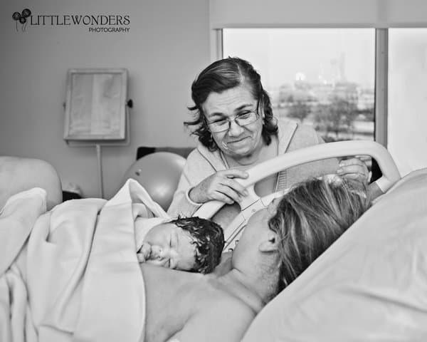 These Raw Photos Of Mothers Helping Their Daughters Give