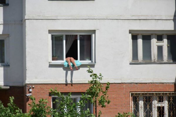 Woman “sunbathes” By Hanging Her Naked Butt Outside Her