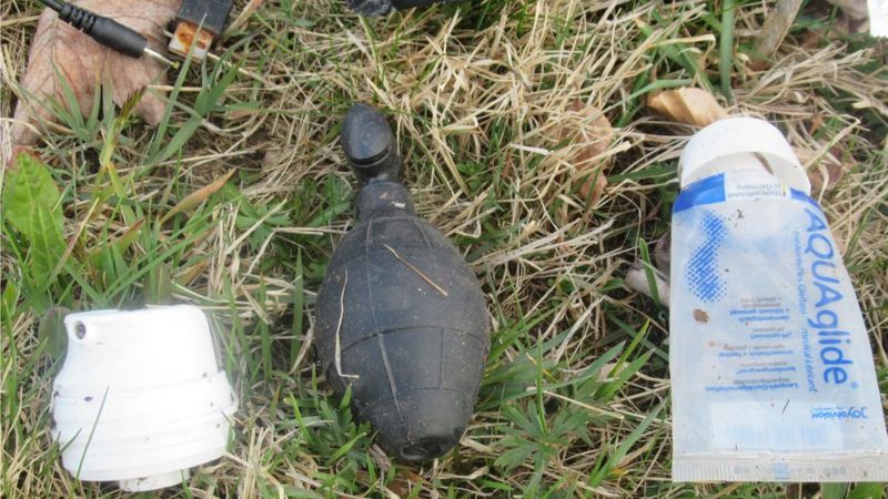 Alat Bantu Seks Berbentuk Bom Granat Ditemukan Di Hutan Polisi Jerman