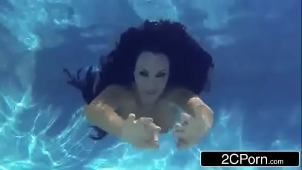 Stunning Milf Holly Halston Giving Amazing Underwater