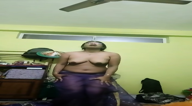 Desi Aunty Dancing Topless After Stripping Saree Eporner
