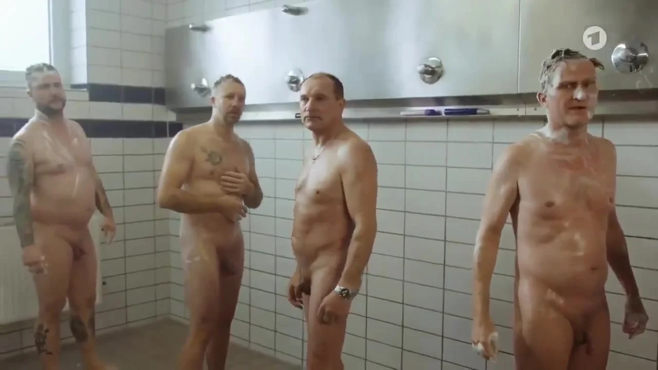 Ni De Amateur Movie With Naked Men In Shower