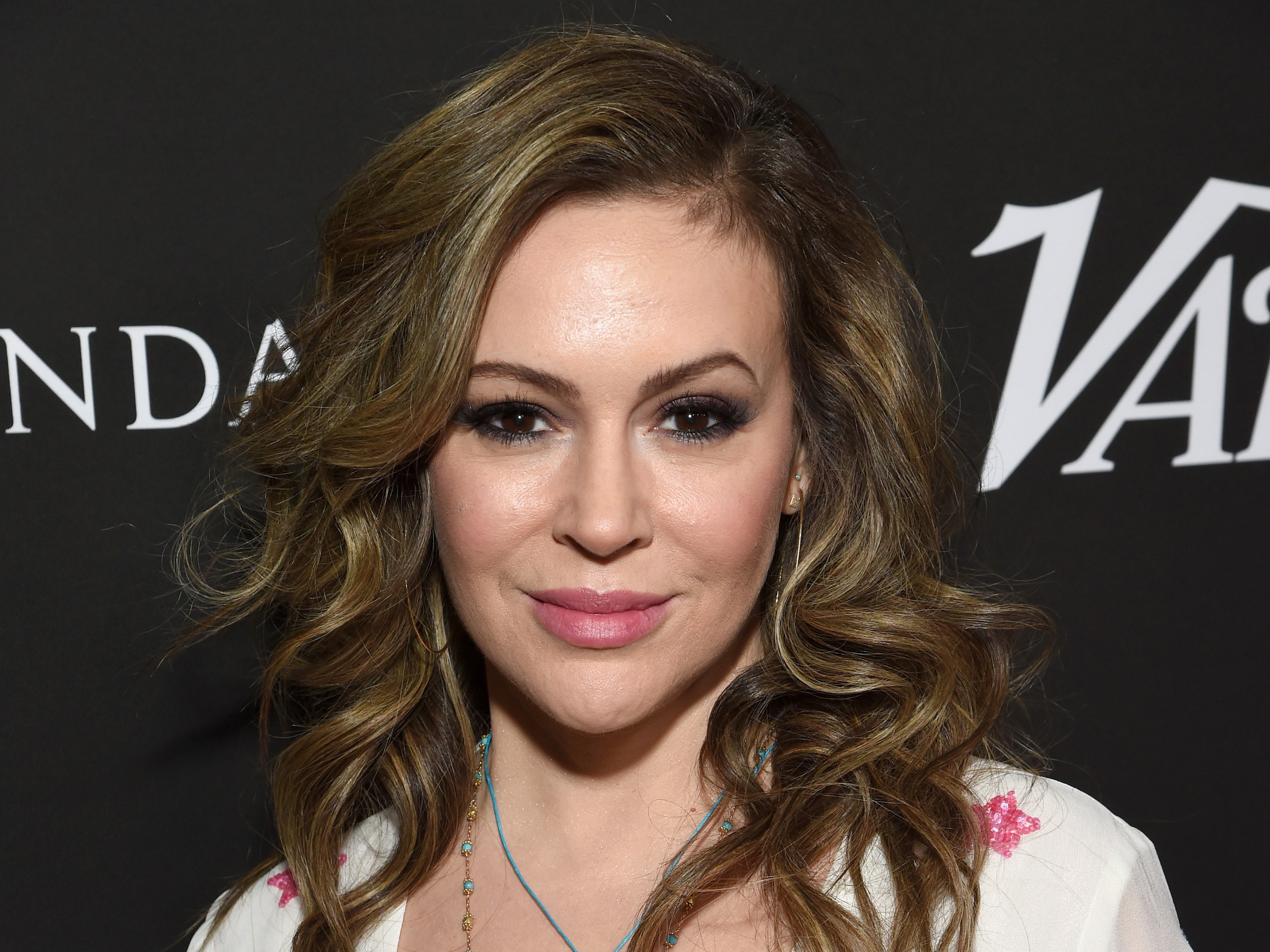 Alyssa Milano Urges People To Get Cpr Certified After ‘terrifying Car