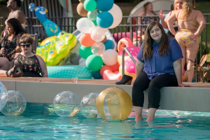 How Hulus ‘shrill Made Its ‘fat Babe Pool Party Episode