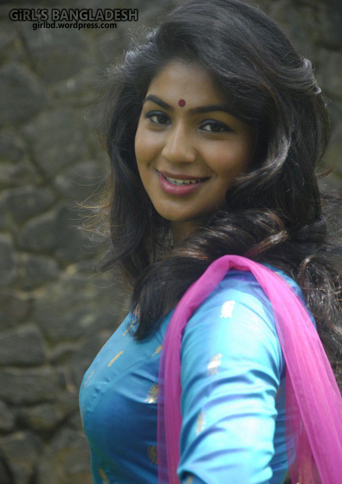Bangladeshi Sexy And Boobsy Beautiful Salwar Kameez Girl