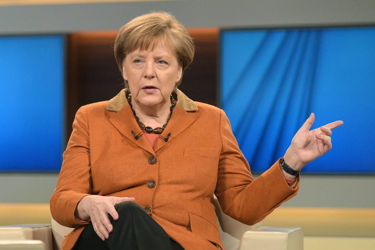Germanys Angela Merkel Becomes Unexpected Greek Ally In Migrant Crisis
