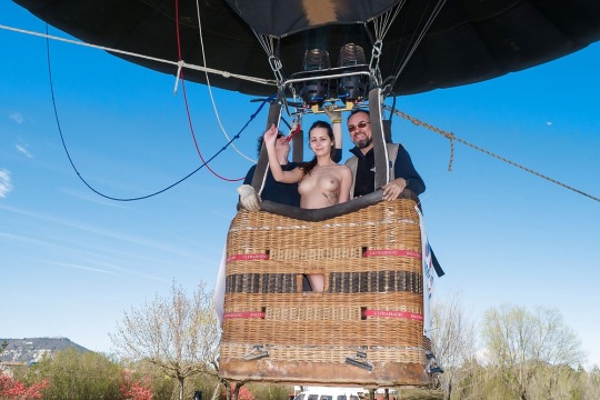 Shes Going On A Hot Air Balloon Ride Naked Nudeshots
