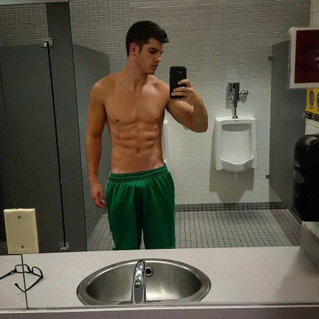 Hot Barechest Fit Hunk Body Chad Reeh Gay Bathroom Mirror Selfies