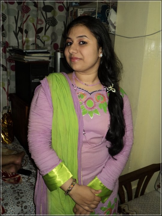 Katrina Kaif Karachi Girl Pix 2011